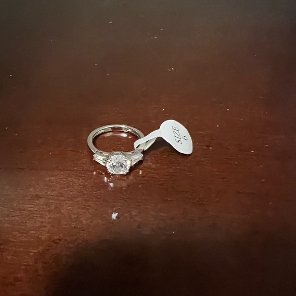 CZ 1 ct round with side baguettes size 6 - Picture 2 of 3